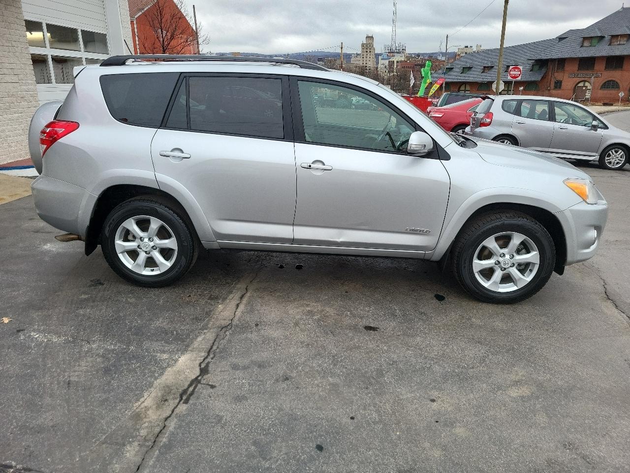 Toyota RAV4 4WD 4dr V6 5-Spd AT Ltd (Natl) 2011