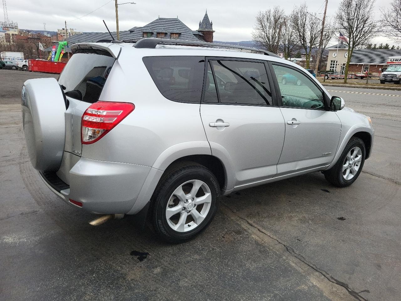 Toyota RAV4 4WD 4dr V6 5-Spd AT Ltd (Natl) 2011