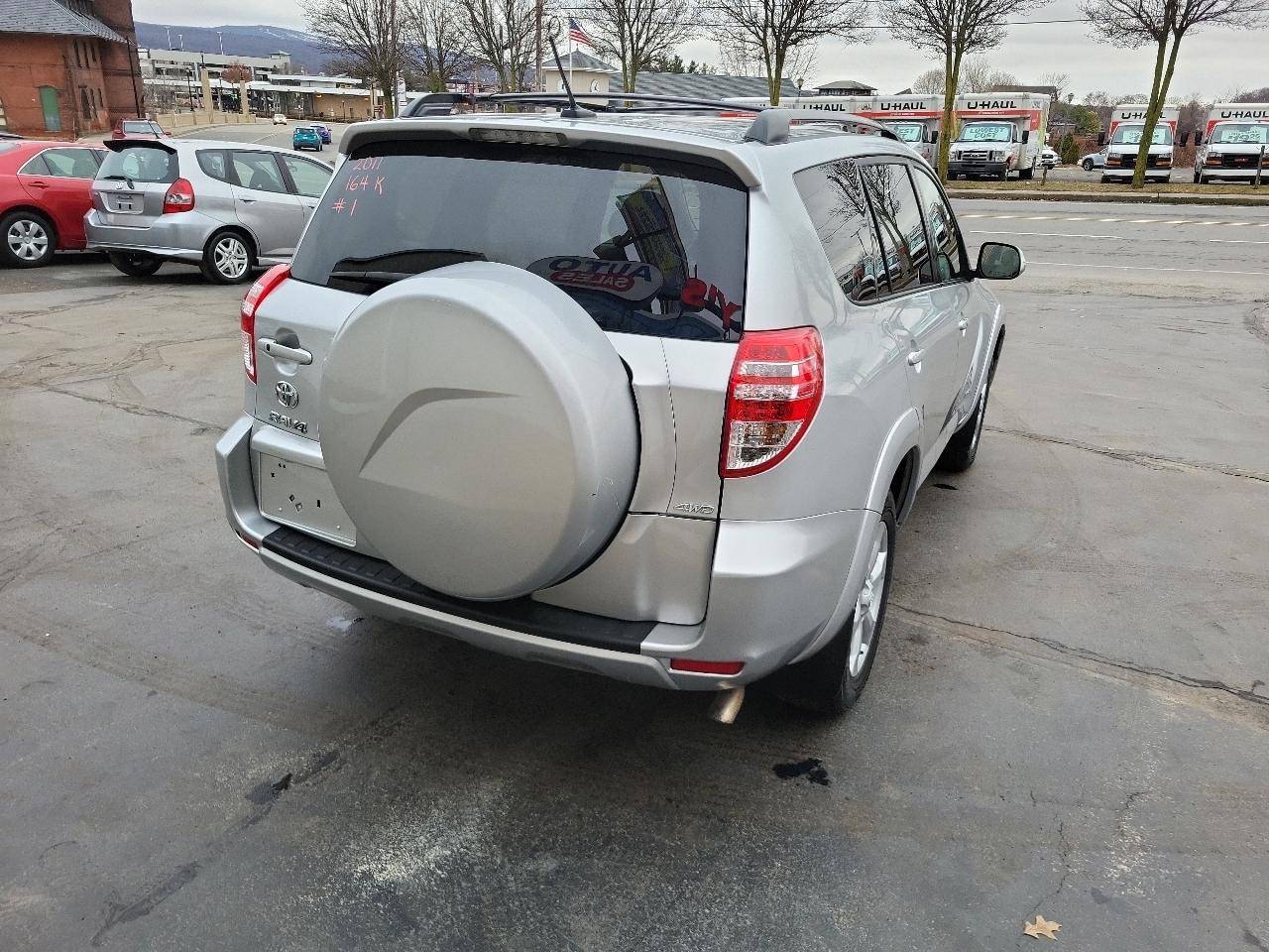 Toyota RAV4 4WD 4dr V6 5-Spd AT Ltd (Natl) 2011