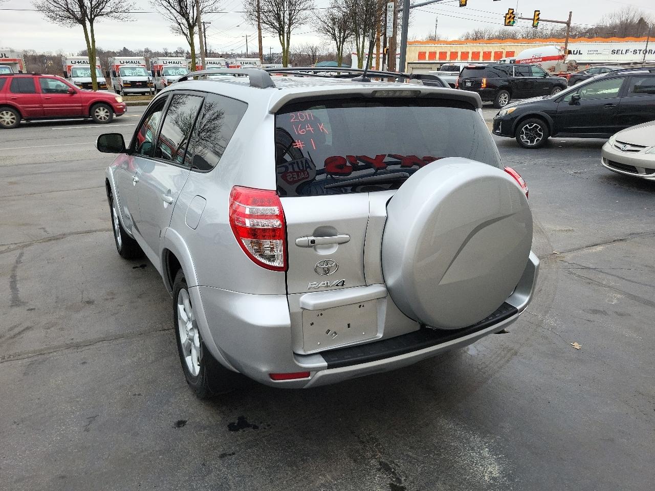 Toyota RAV4 4WD 4dr V6 5-Spd AT Ltd (Natl) 2011