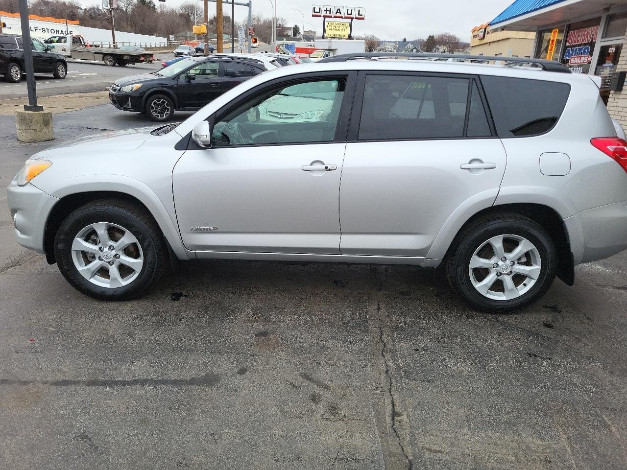 Toyota RAV4 4WD 4dr V6 5-Spd AT Ltd (Natl) 2011