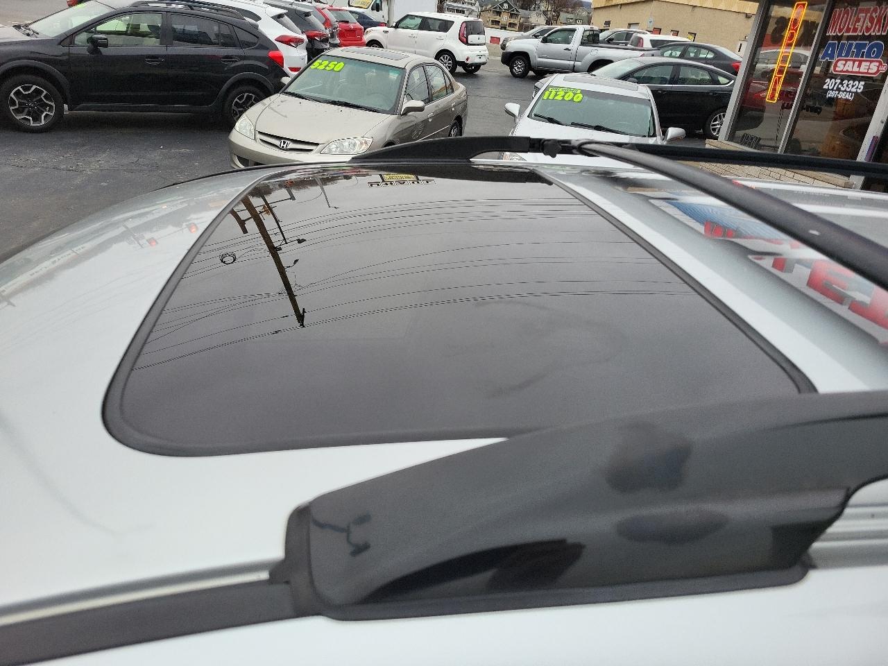 Toyota RAV4 4WD 4dr V6 5-Spd AT Ltd (Natl) 2011