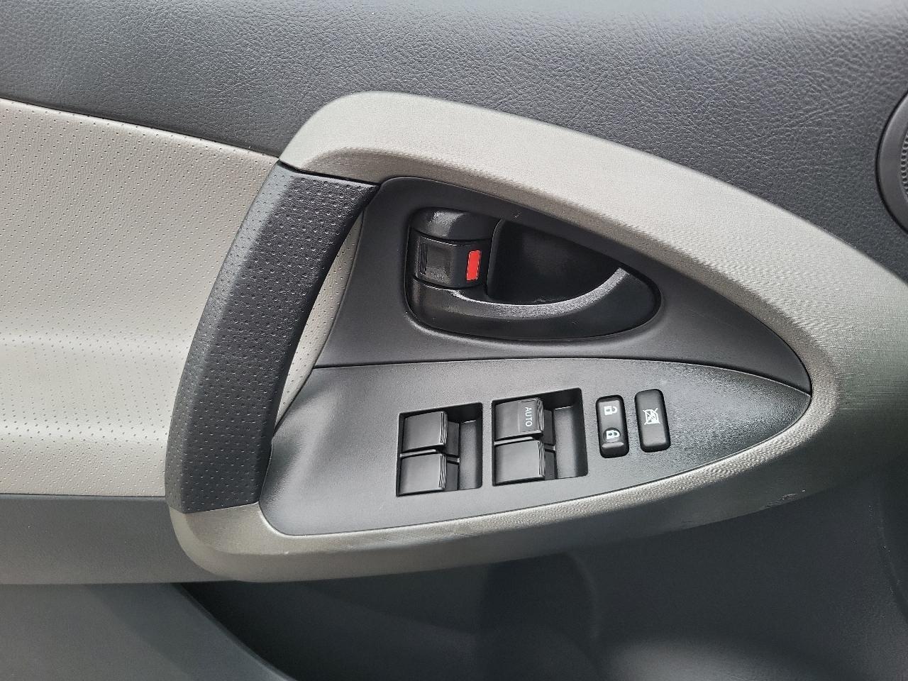 Toyota RAV4 4WD 4dr V6 5-Spd AT Ltd (Natl) 2011