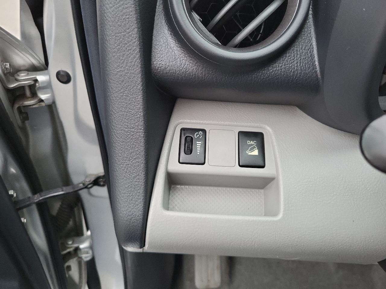 Toyota RAV4 4WD 4dr V6 5-Spd AT Ltd (Natl) 2011