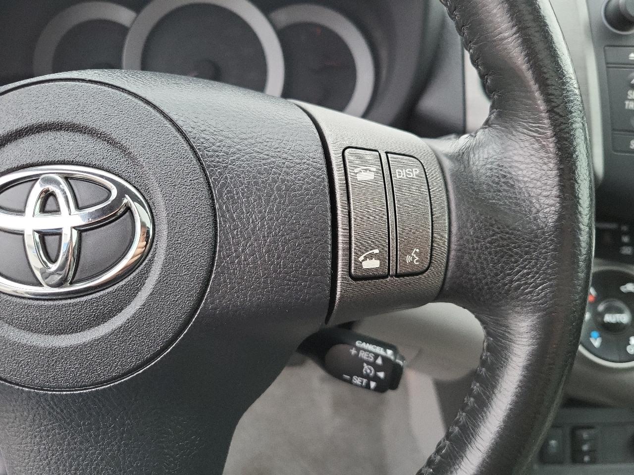 Toyota RAV4 4WD 4dr V6 5-Spd AT Ltd (Natl) 2011