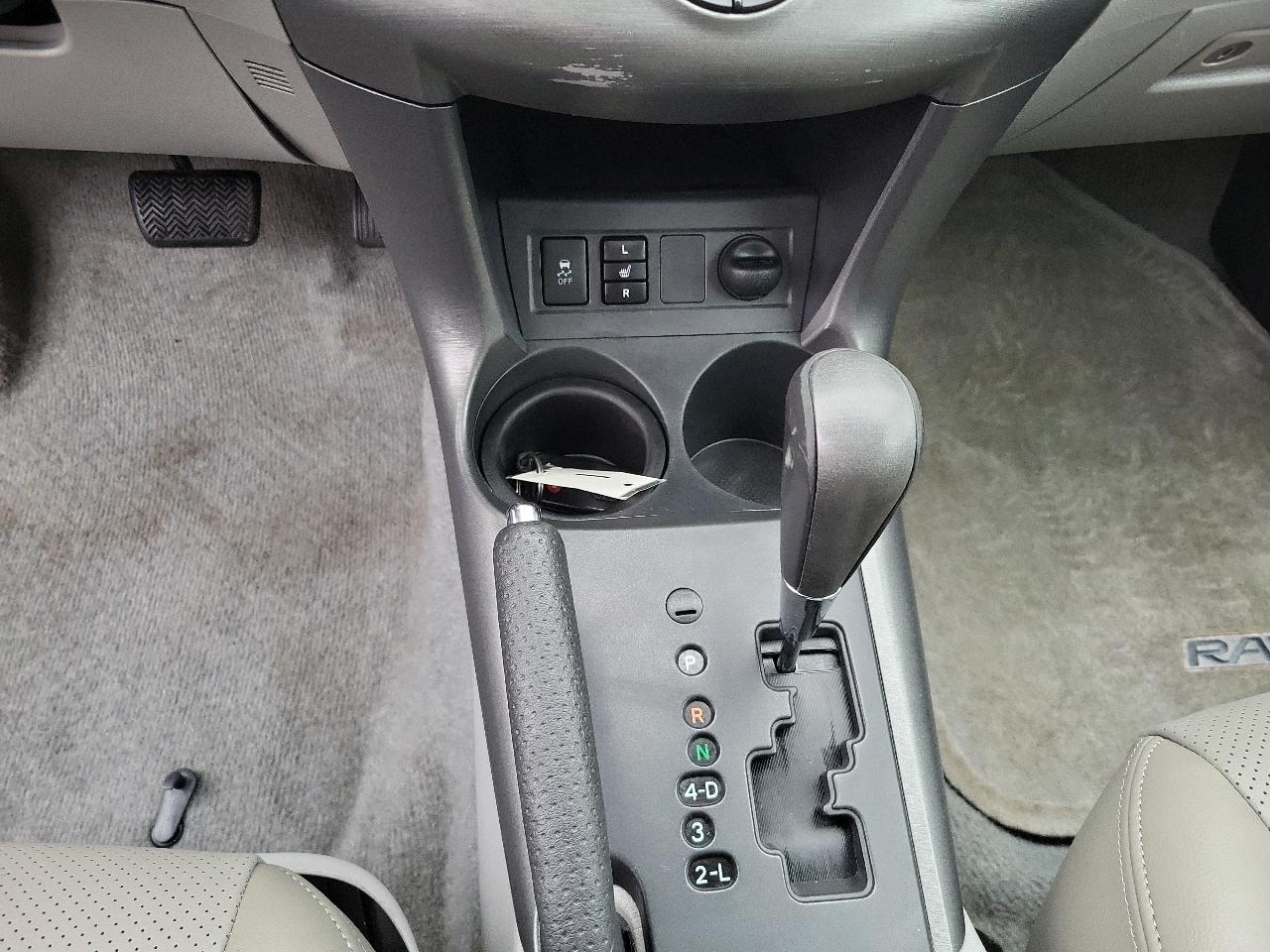 Toyota RAV4 4WD 4dr V6 5-Spd AT Ltd (Natl) 2011