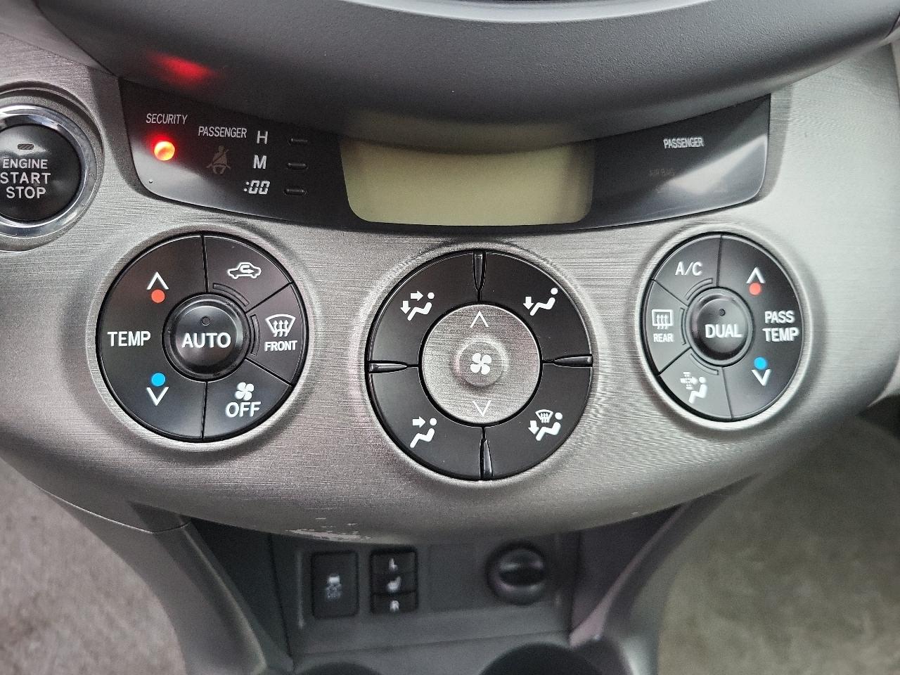 Toyota RAV4 4WD 4dr V6 5-Spd AT Ltd (Natl) 2011