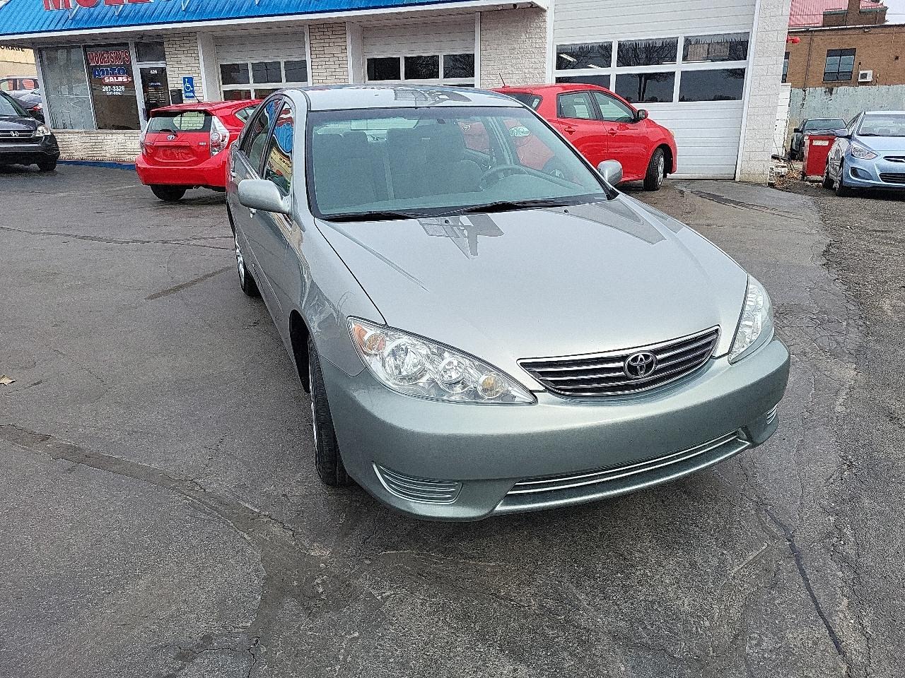 Toyota Camry 4dr Sdn XLE Auto (Natl) 2005
