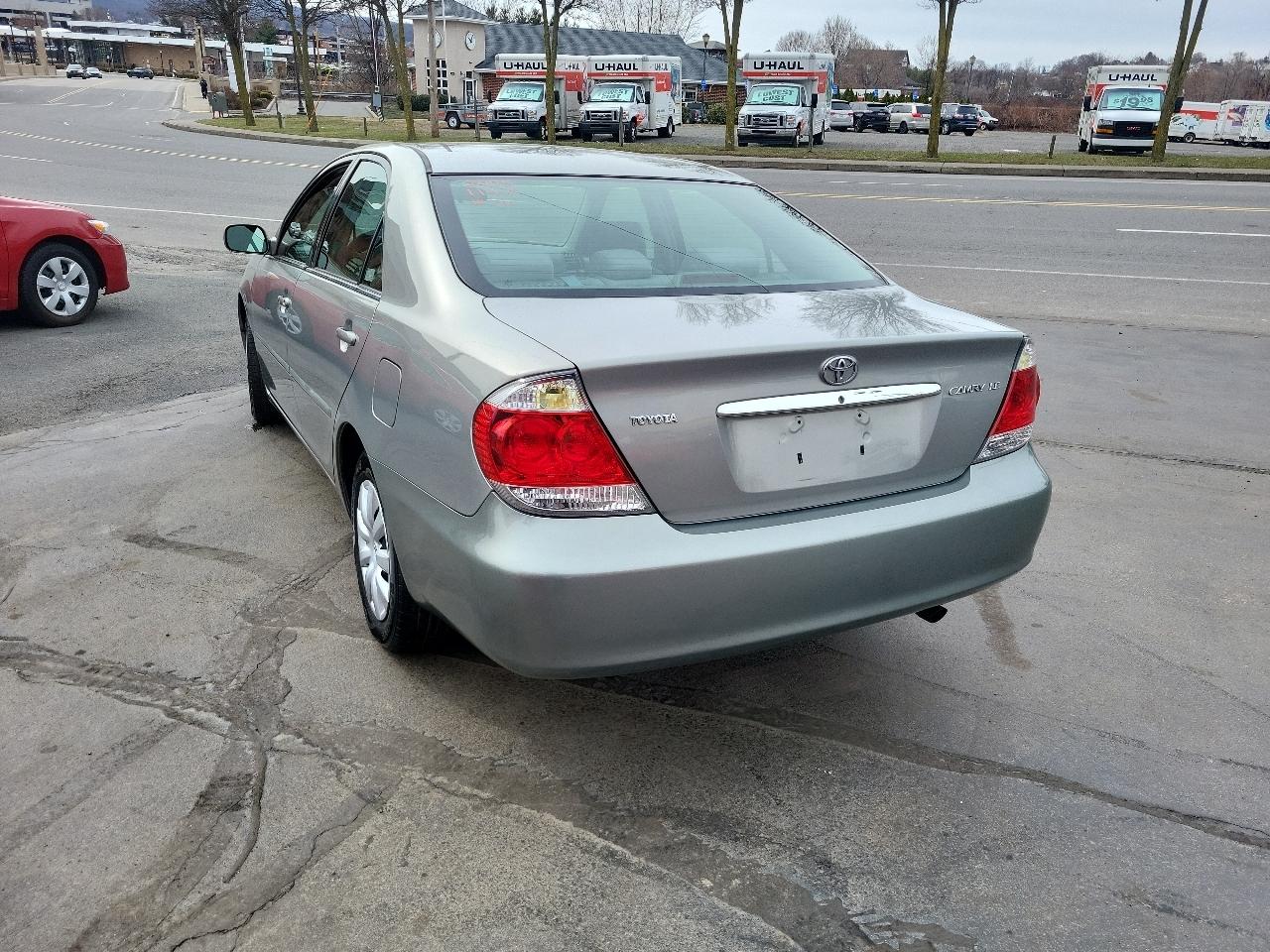 Toyota Camry 4dr Sdn XLE Auto (Natl) 2005