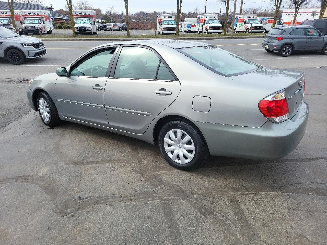 Toyota Camry 4dr Sdn XLE Auto (Natl) 2005