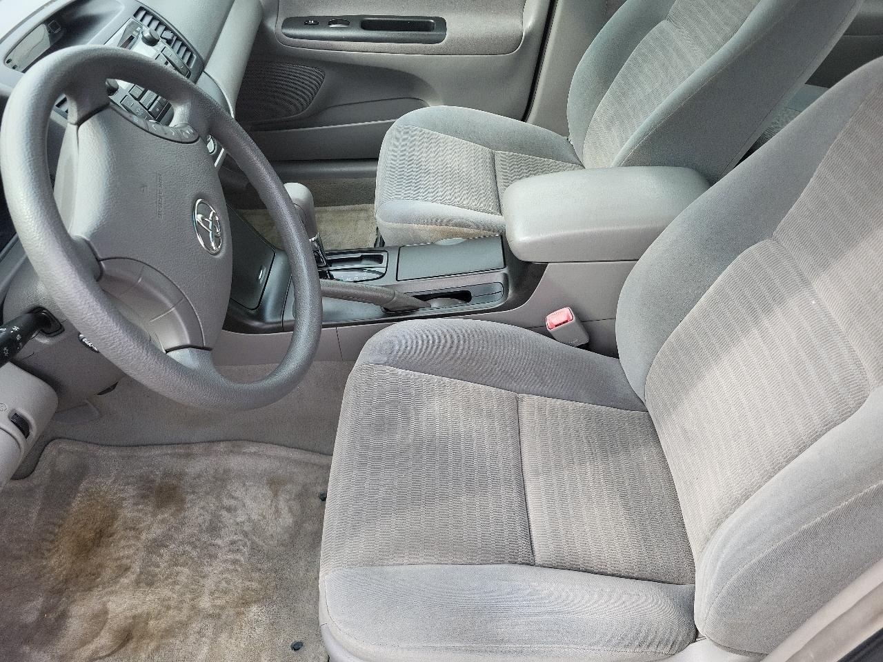 Toyota Camry 4dr Sdn XLE Auto (Natl) 2005