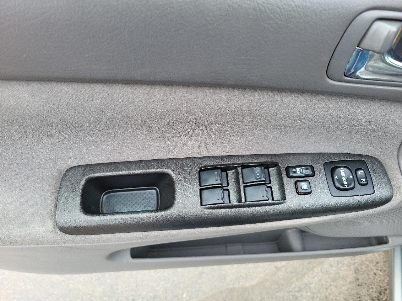 Toyota Camry 4dr Sdn XLE Auto (Natl) 2005