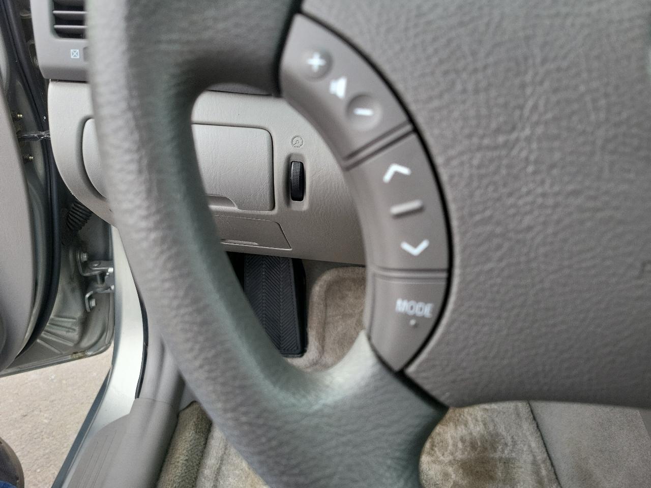 Toyota Camry 4dr Sdn XLE Auto (Natl) 2005