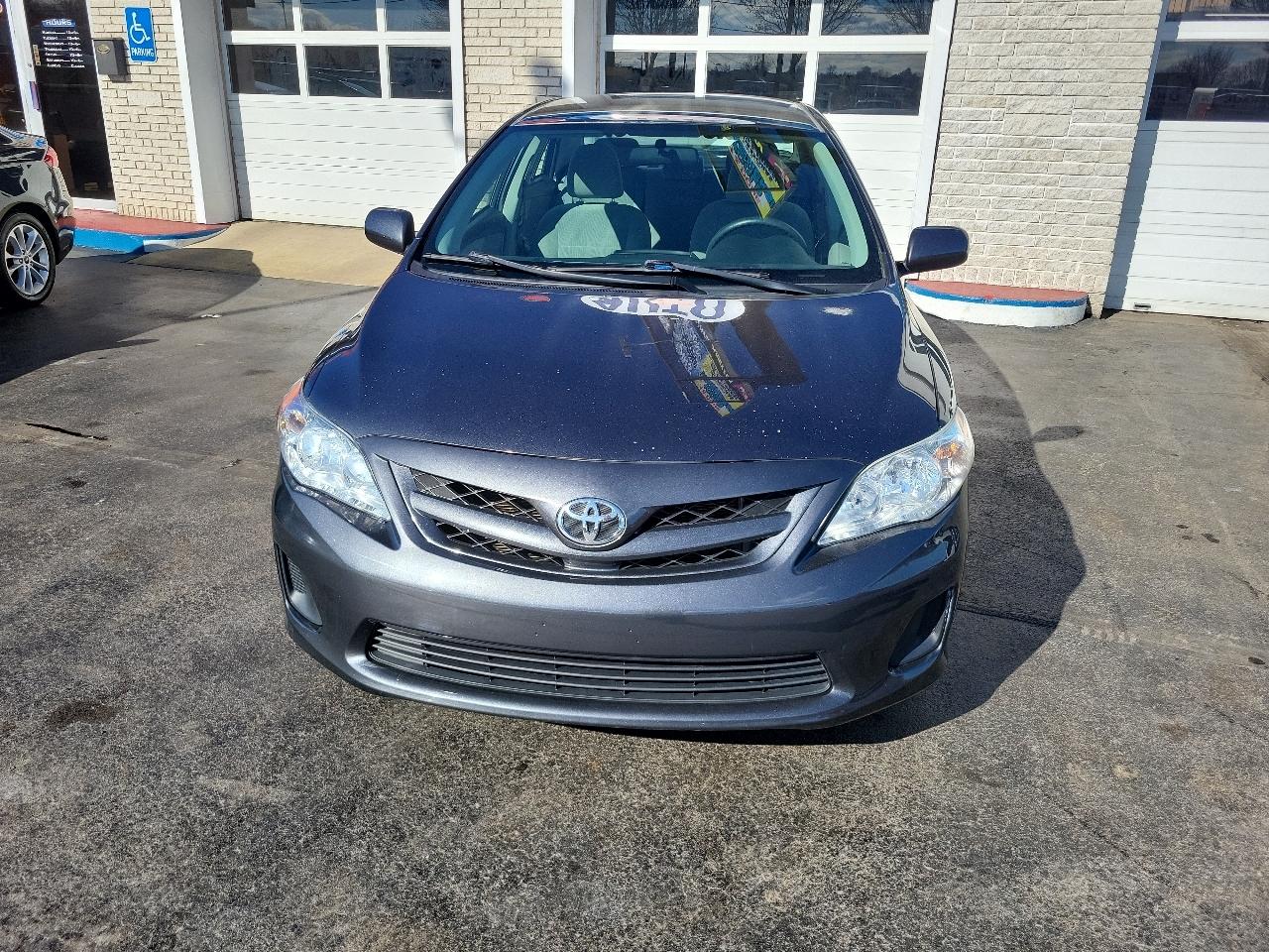 Toyota Corolla 4dr Sdn Auto LE (Natl) 2011