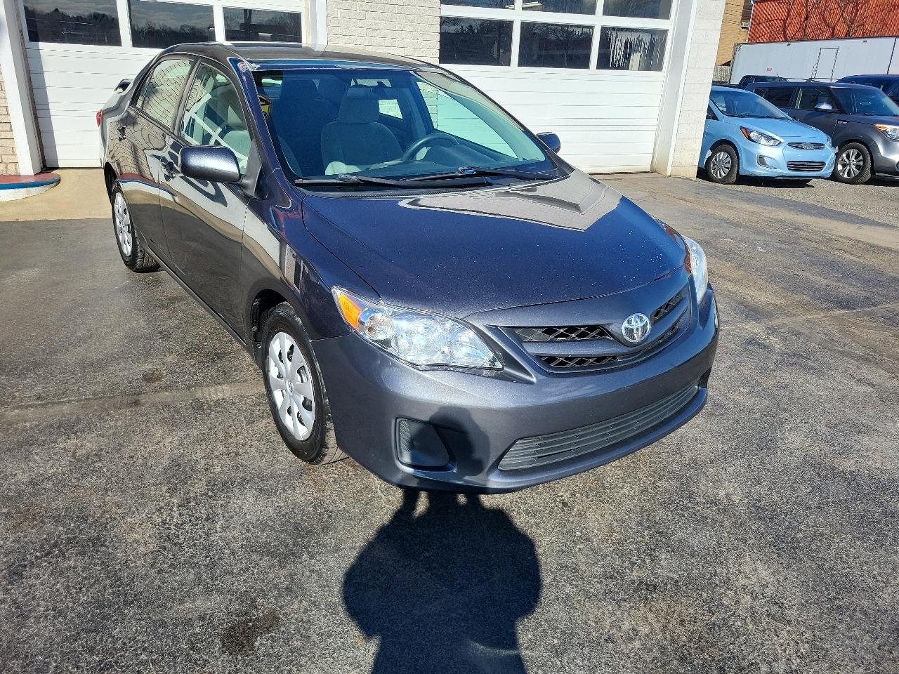 Toyota Corolla 4dr Sdn Auto LE (Natl) 2011