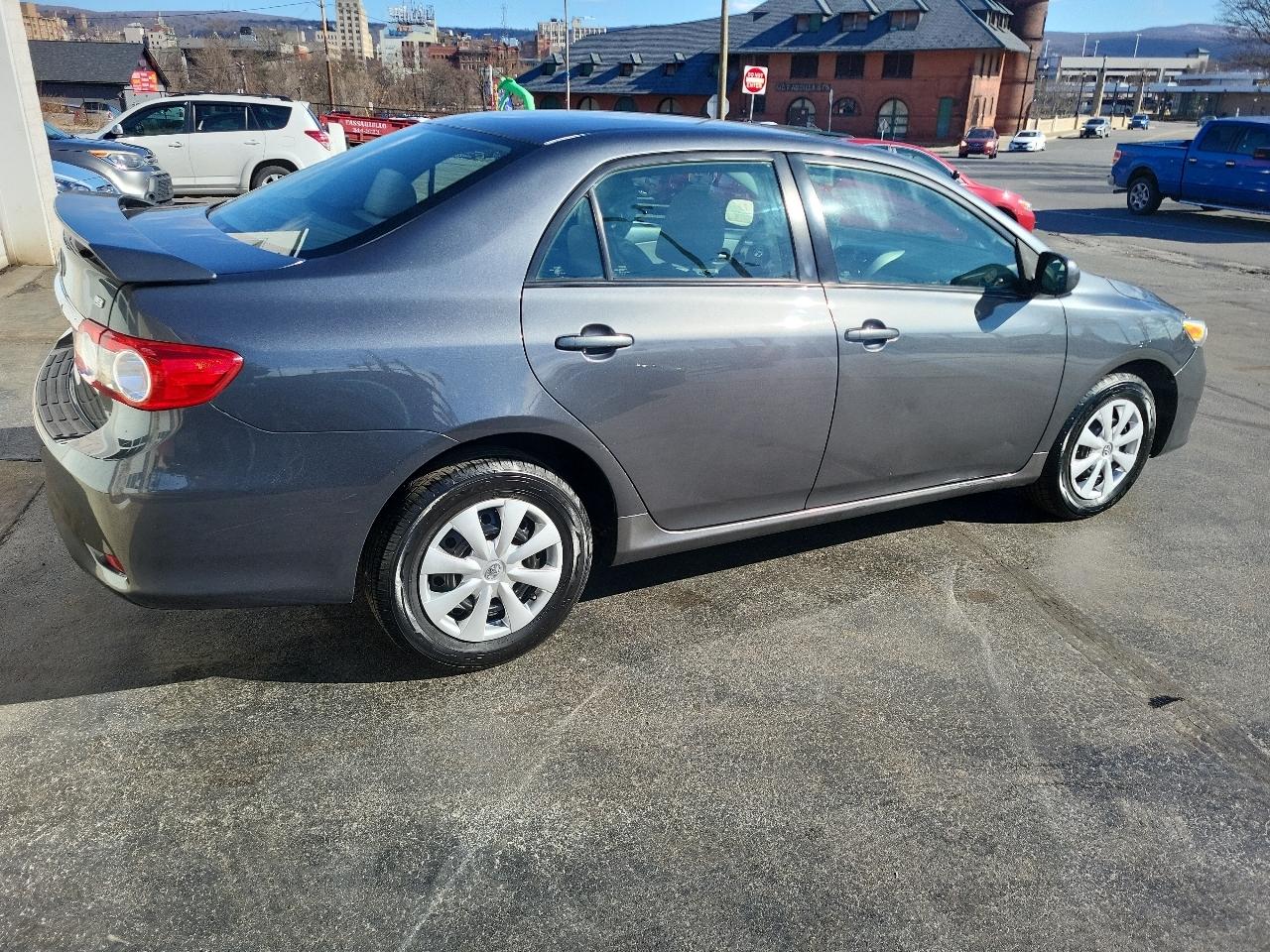 Toyota Corolla 4dr Sdn Auto LE (Natl) 2011