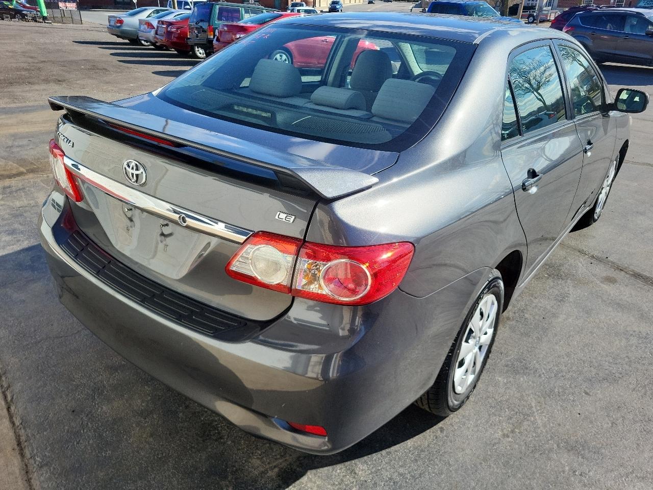 Toyota Corolla 4dr Sdn Auto LE (Natl) 2011