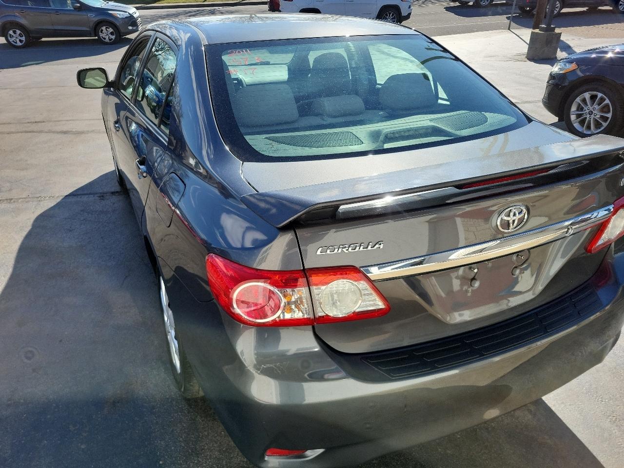Toyota Corolla 4dr Sdn Auto LE (Natl) 2011