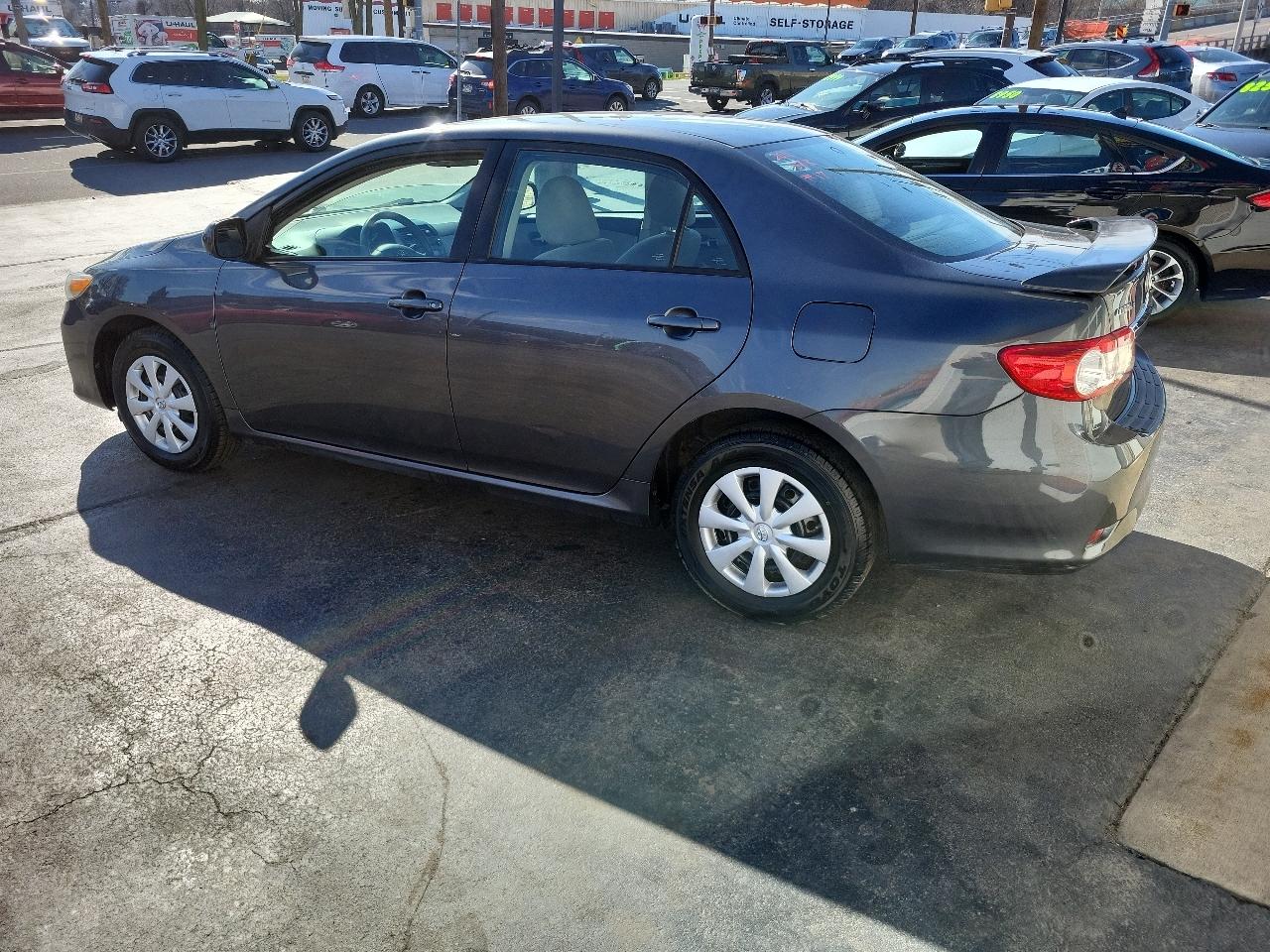 Toyota Corolla 4dr Sdn Auto LE (Natl) 2011