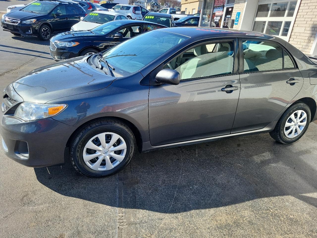 Toyota Corolla 4dr Sdn Auto LE (Natl) 2011