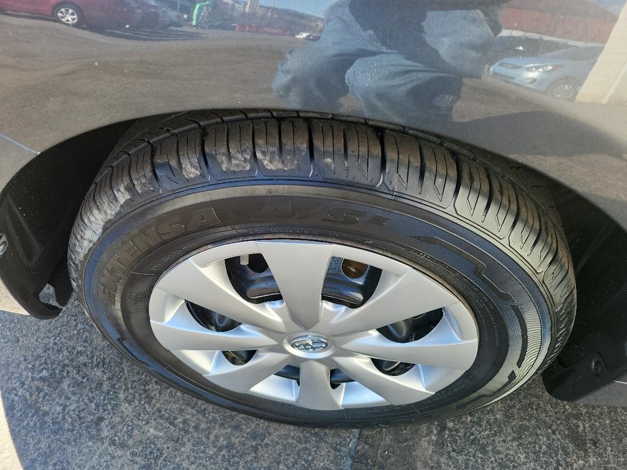 Toyota Corolla 4dr Sdn Auto LE (Natl) 2011