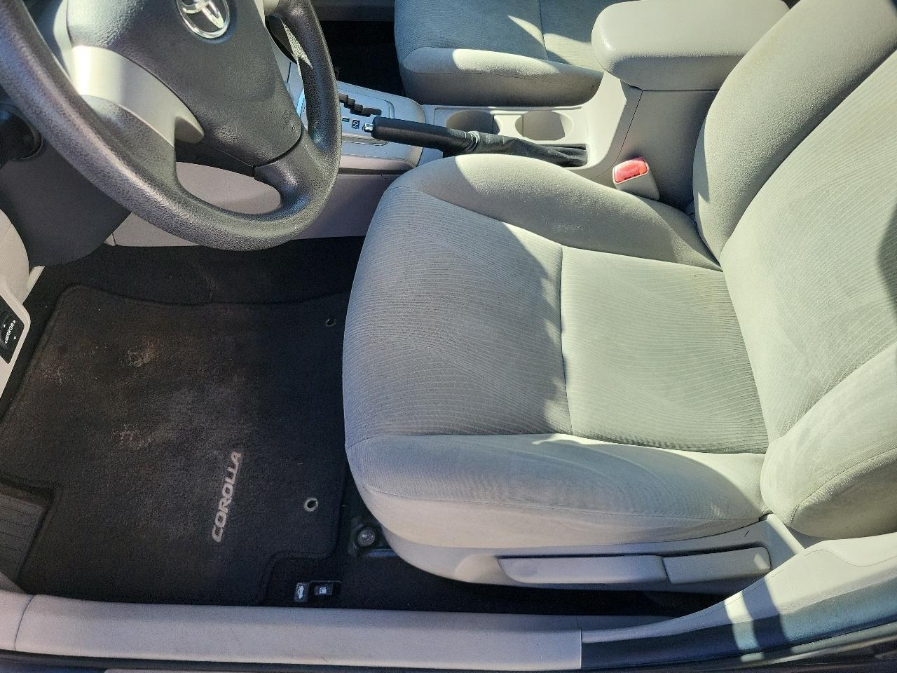 Toyota Corolla 4dr Sdn Auto LE (Natl) 2011