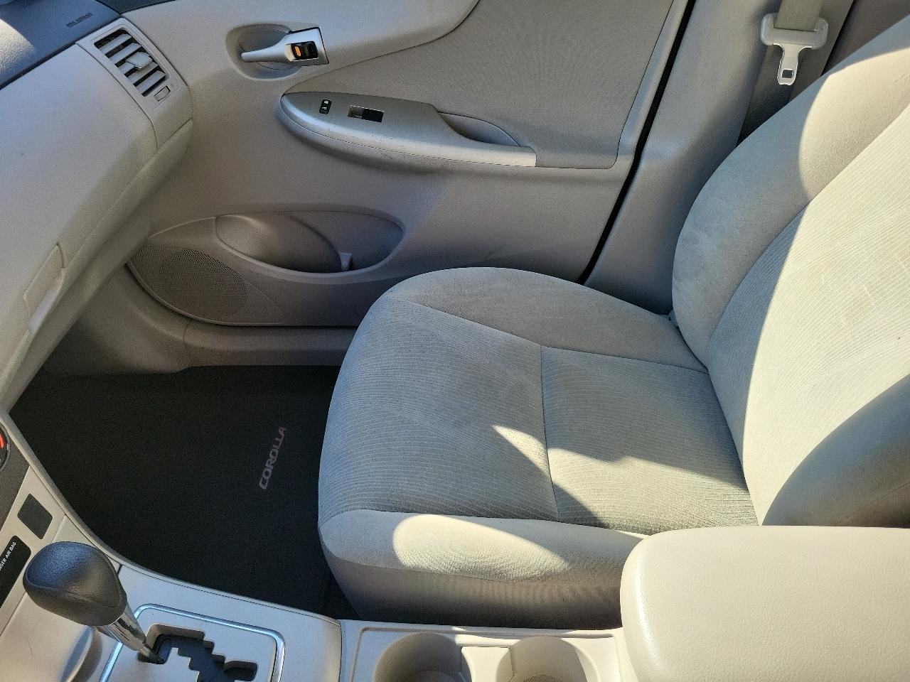 Toyota Corolla 4dr Sdn Auto LE (Natl) 2011