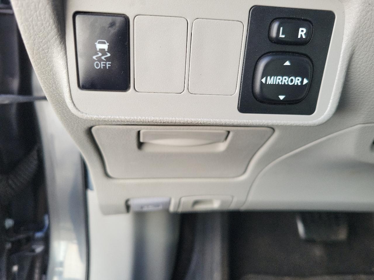 Toyota Corolla 4dr Sdn Auto LE (Natl) 2011