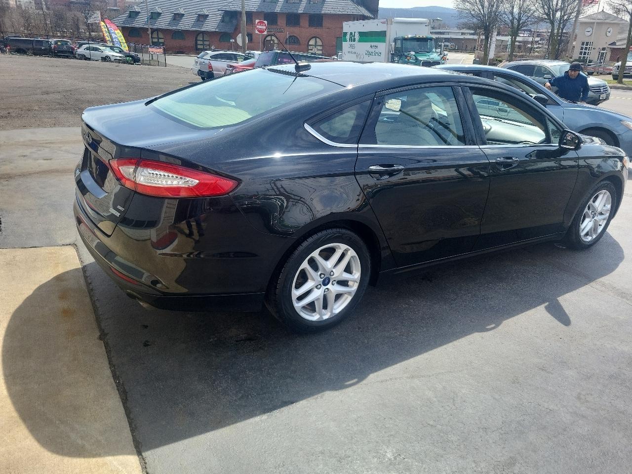 Ford Fusion 4dr Sdn SE FWD 2015