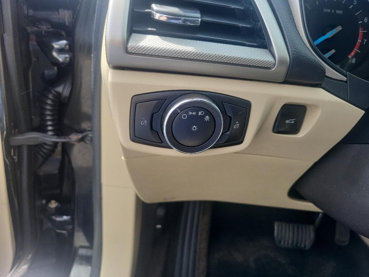 Ford Fusion 4dr Sdn SE FWD 2015