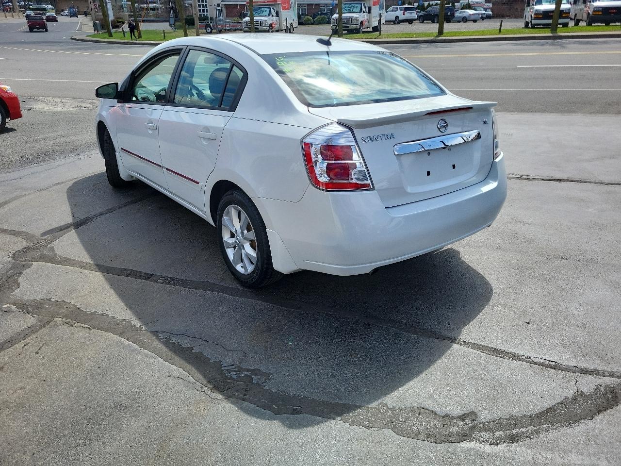 Nissan Sentra 4dr Sdn I4 CVT 2.0 SL 2012