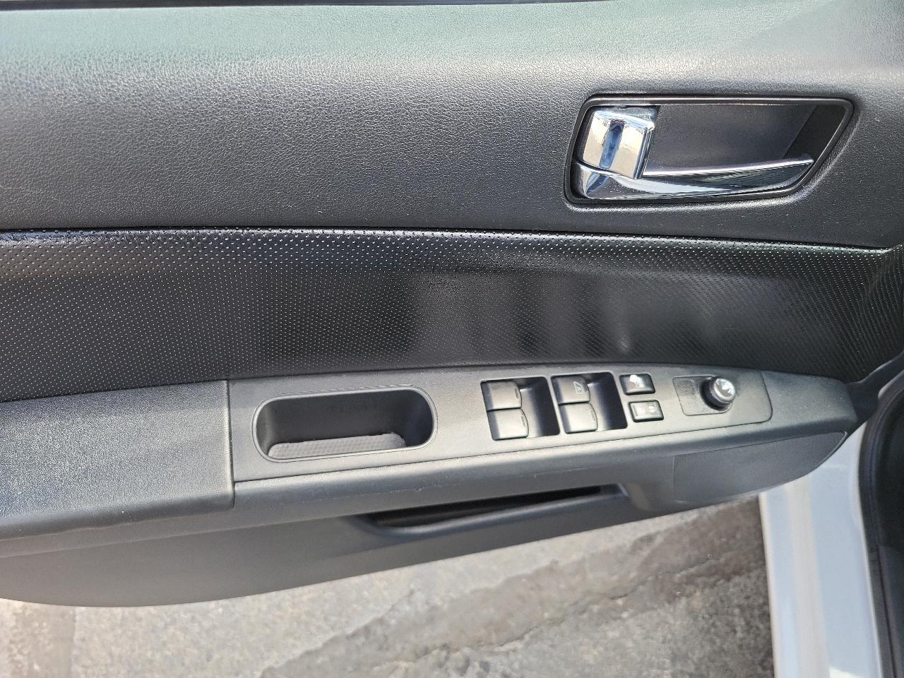 Nissan Sentra 4dr Sdn I4 CVT 2.0 SL 2012