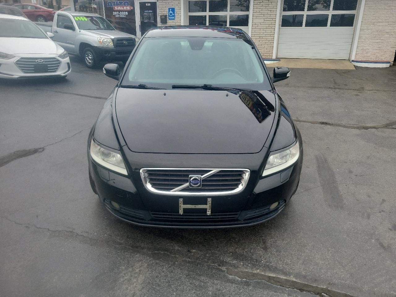 Volvo S40 4dr Sdn Auto FWD 2010