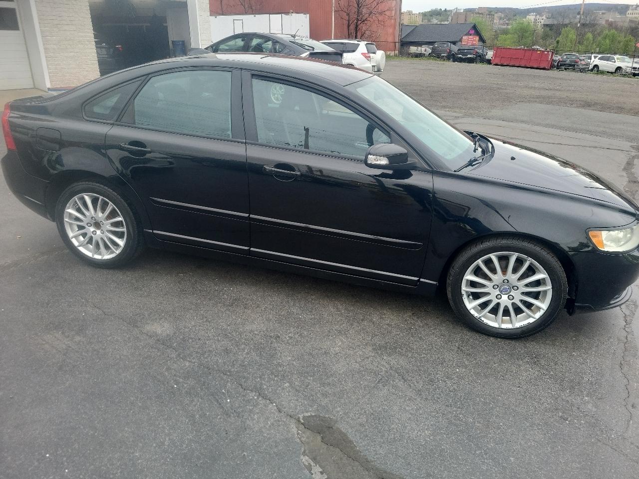 Volvo S40 4dr Sdn Auto FWD 2010