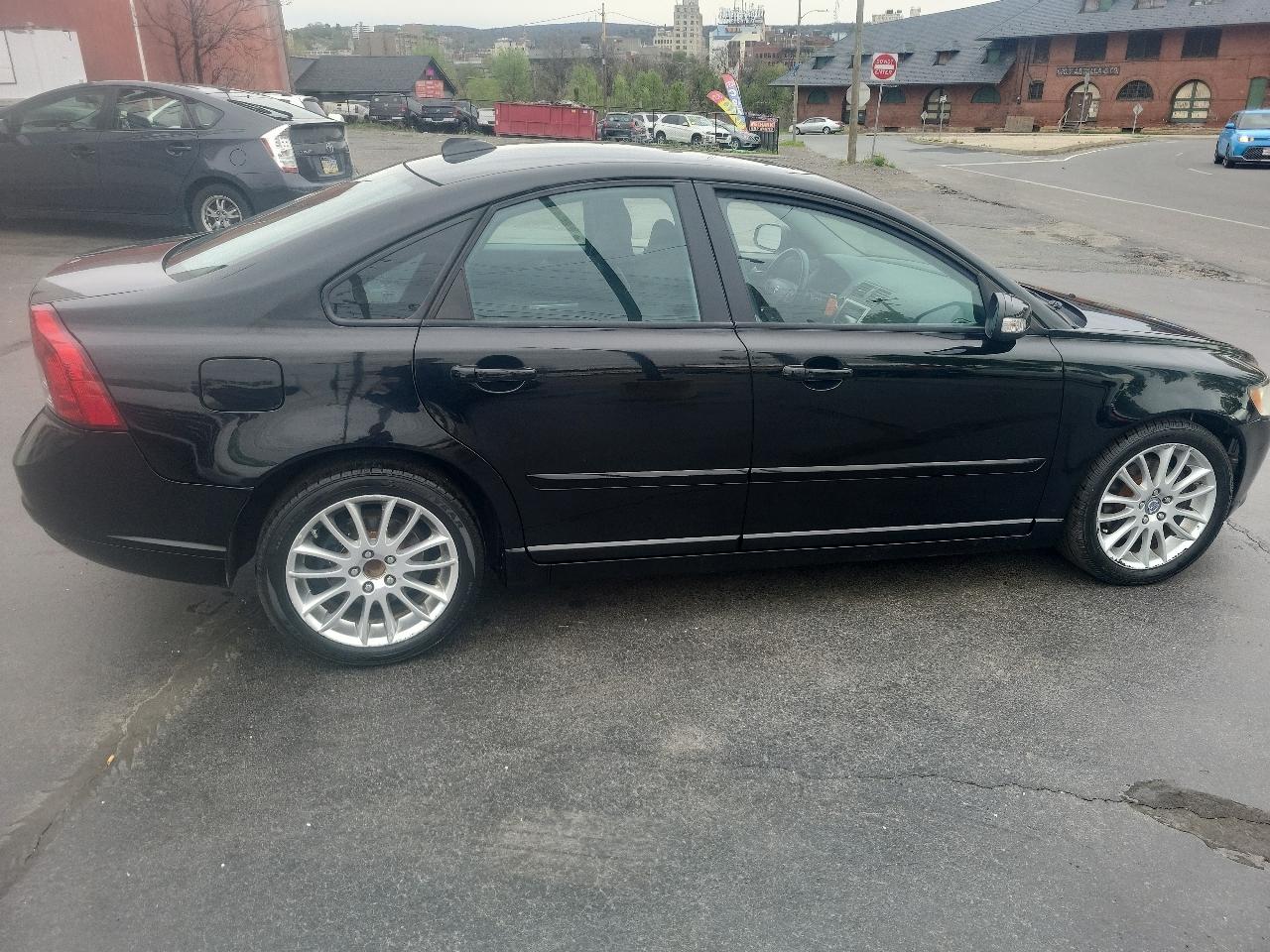 Volvo S40 4dr Sdn Auto FWD 2010