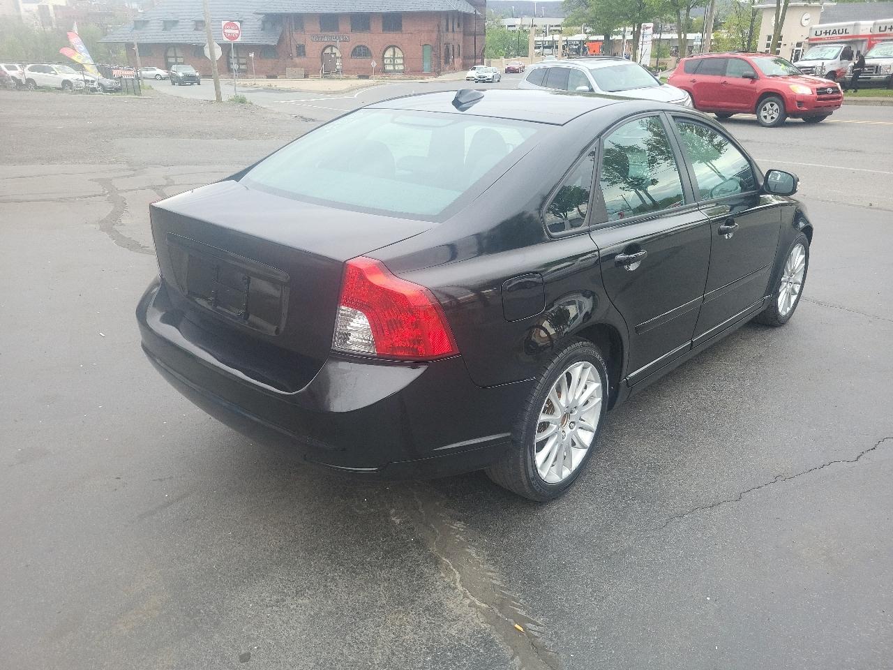 Volvo S40 4dr Sdn Auto FWD 2010