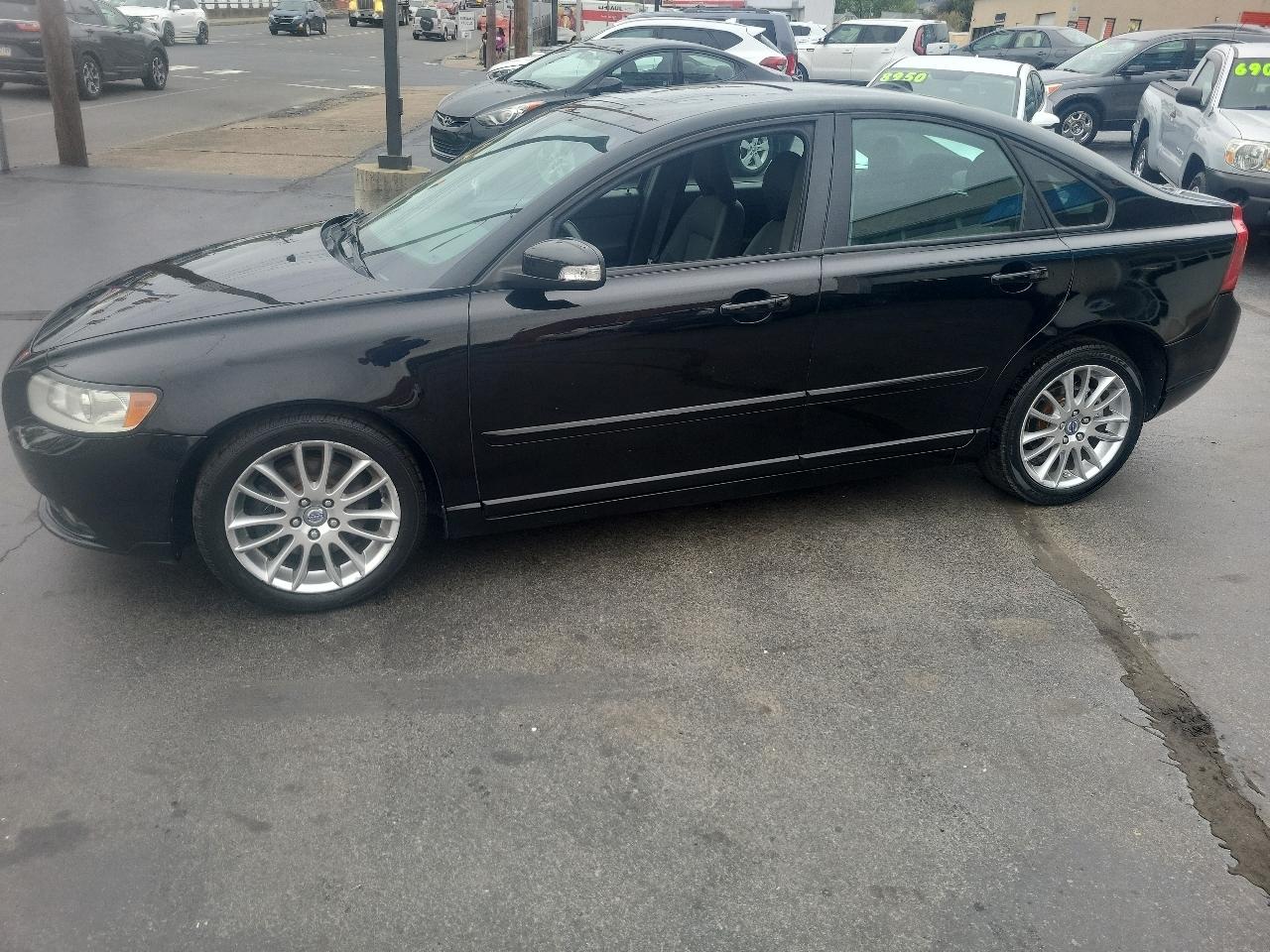 Volvo S40 4dr Sdn Auto FWD 2010