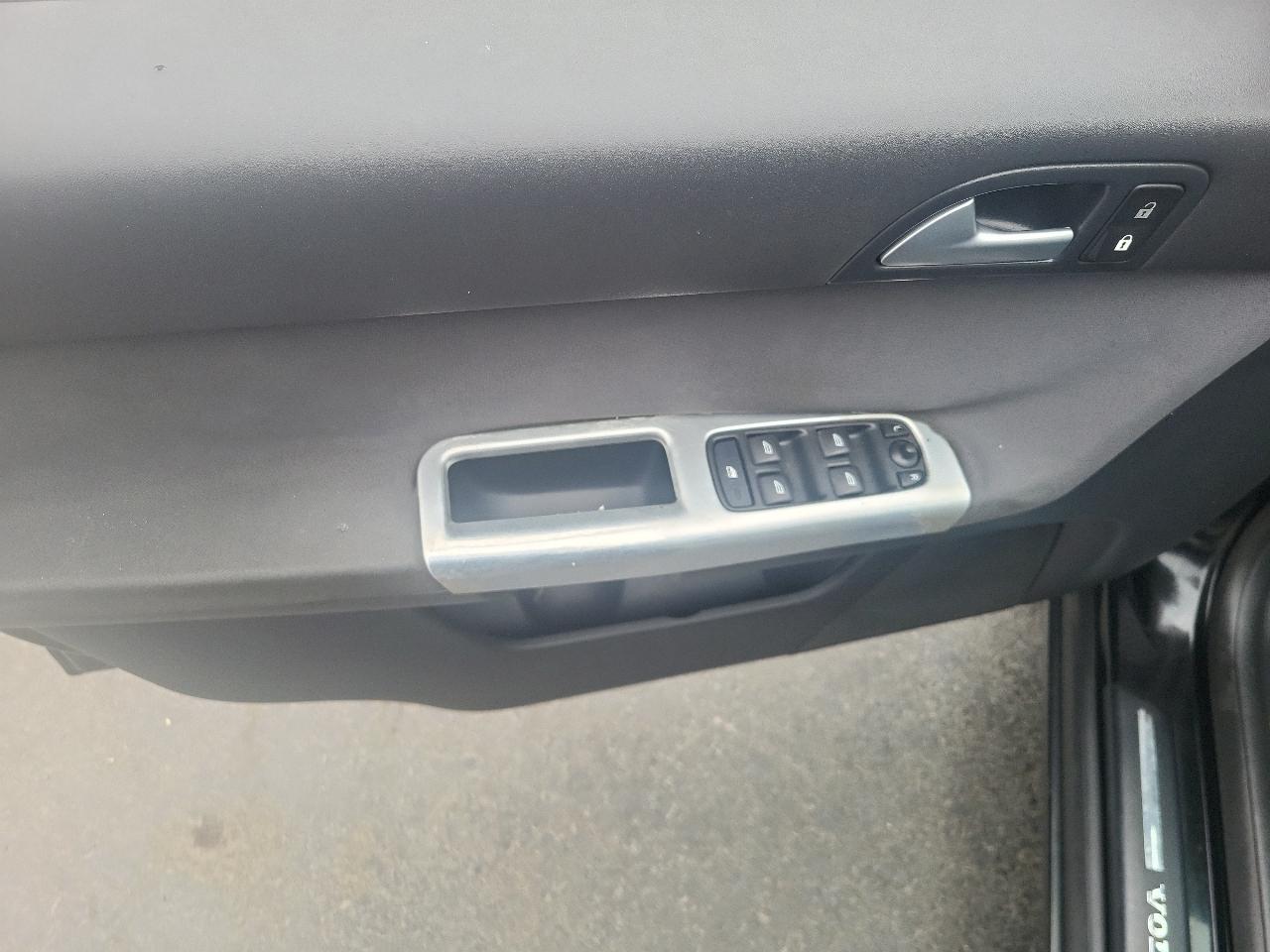 Volvo S40 4dr Sdn Auto FWD 2010