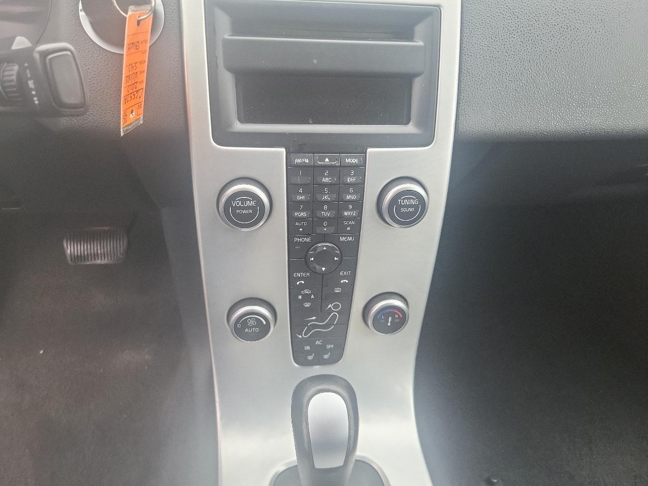 Volvo S40 4dr Sdn Auto FWD 2010