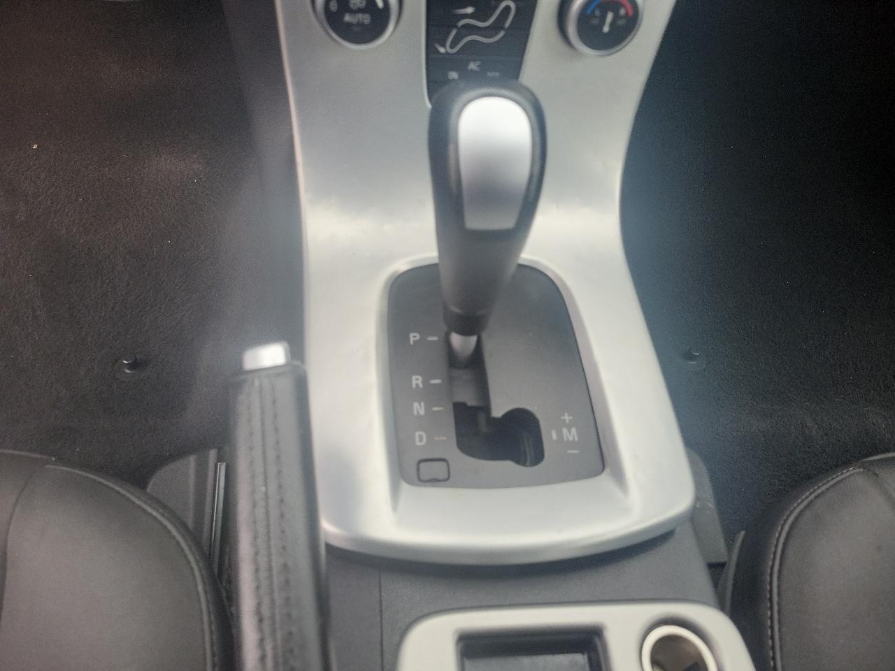 Volvo S40 4dr Sdn Auto FWD 2010