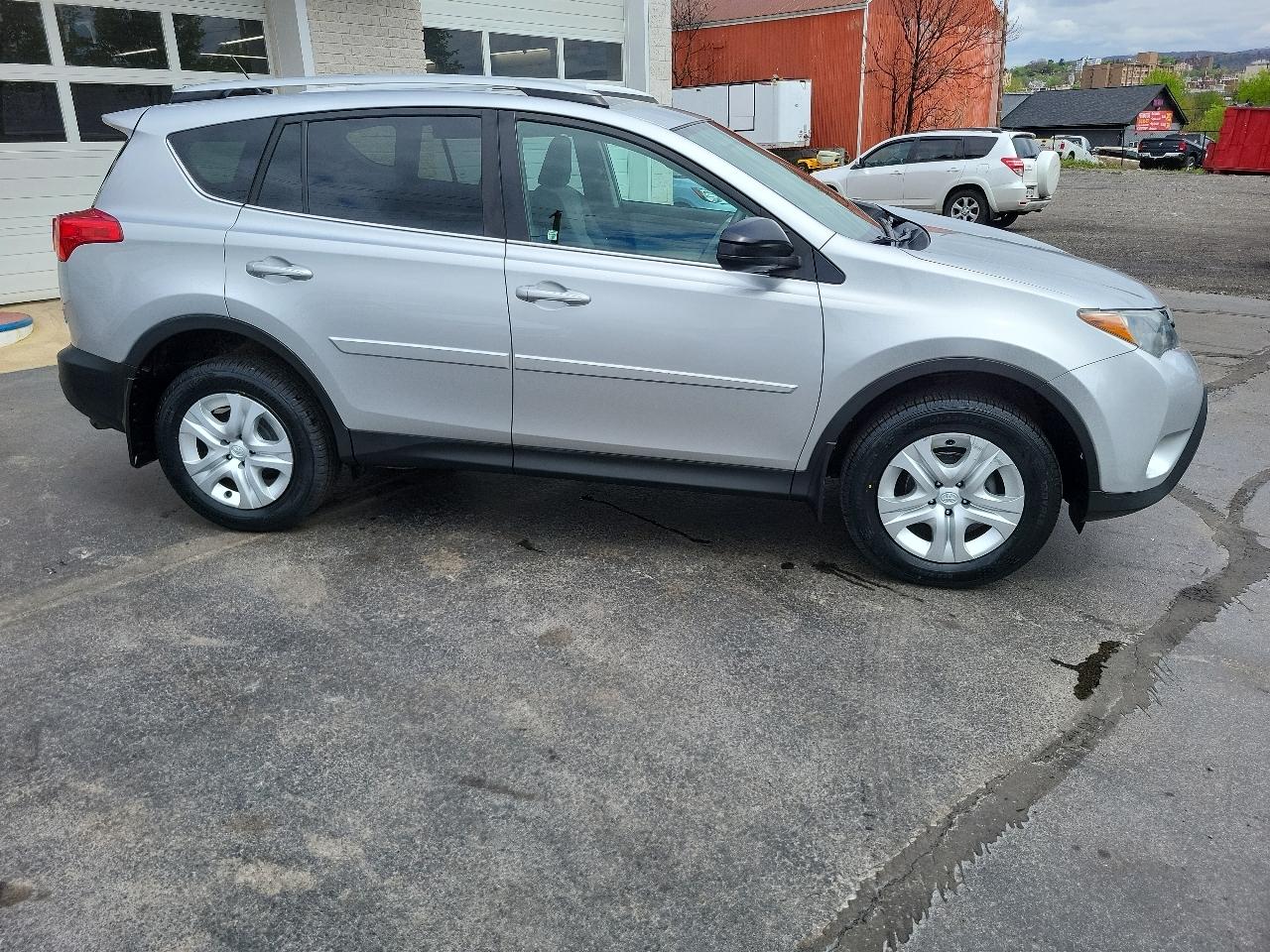 Toyota RAV4 AWD 4dr LE (Natl) 2014