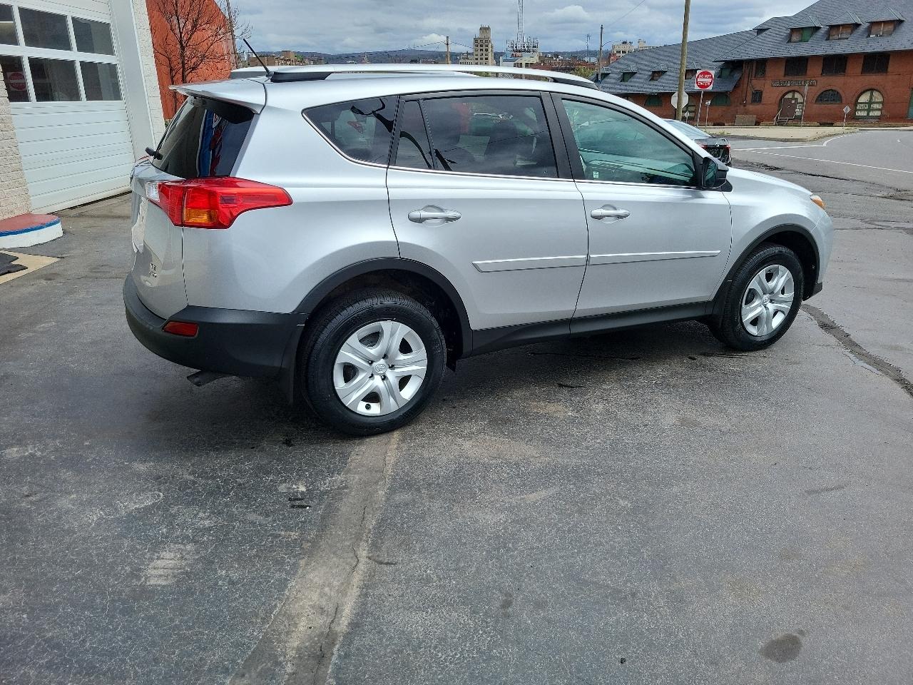 Toyota RAV4 AWD 4dr LE (Natl) 2014