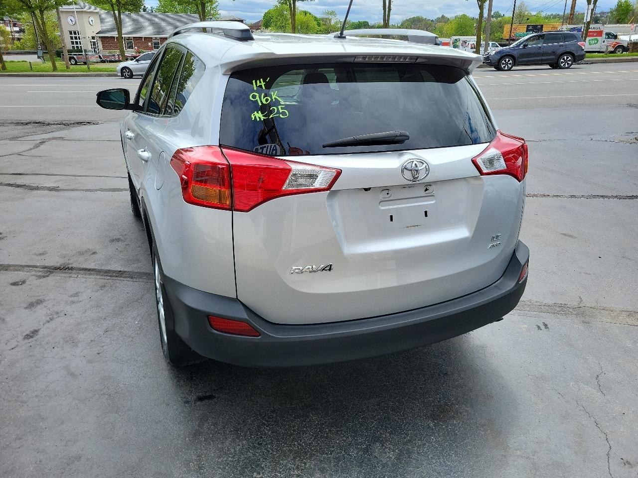 Toyota RAV4 AWD 4dr LE (Natl) 2014