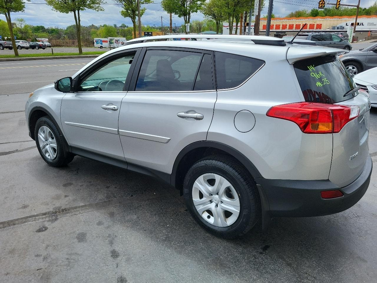 Toyota RAV4 AWD 4dr LE (Natl) 2014