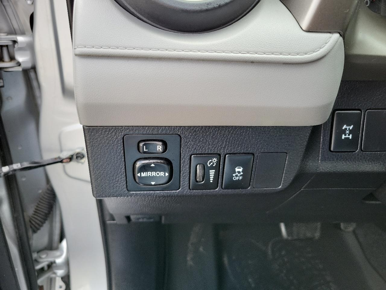 Toyota RAV4 AWD 4dr LE (Natl) 2014