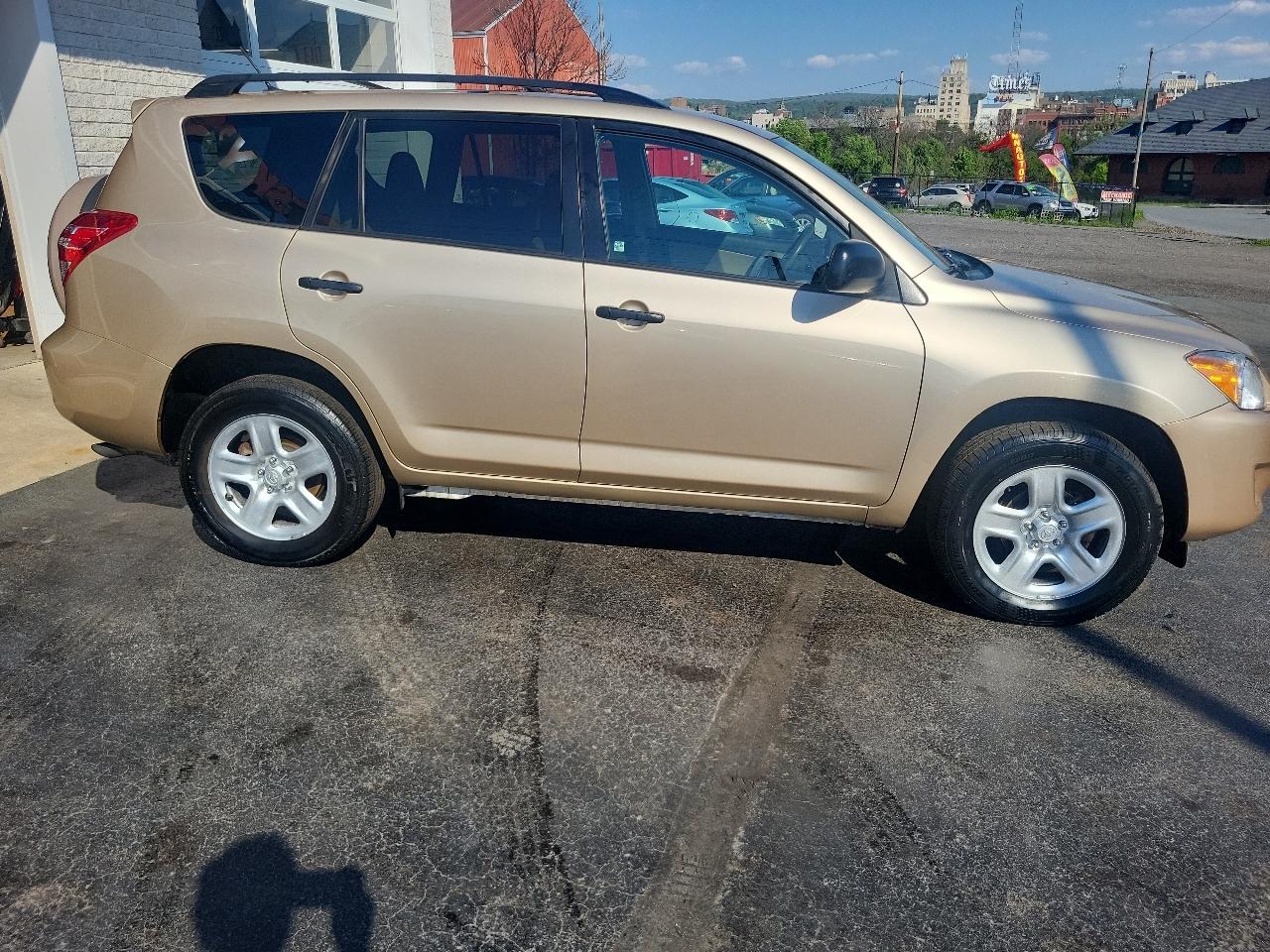 Toyota RAV4 4WD 4dr 4-cyl 4-Spd AT (Natl) 2011