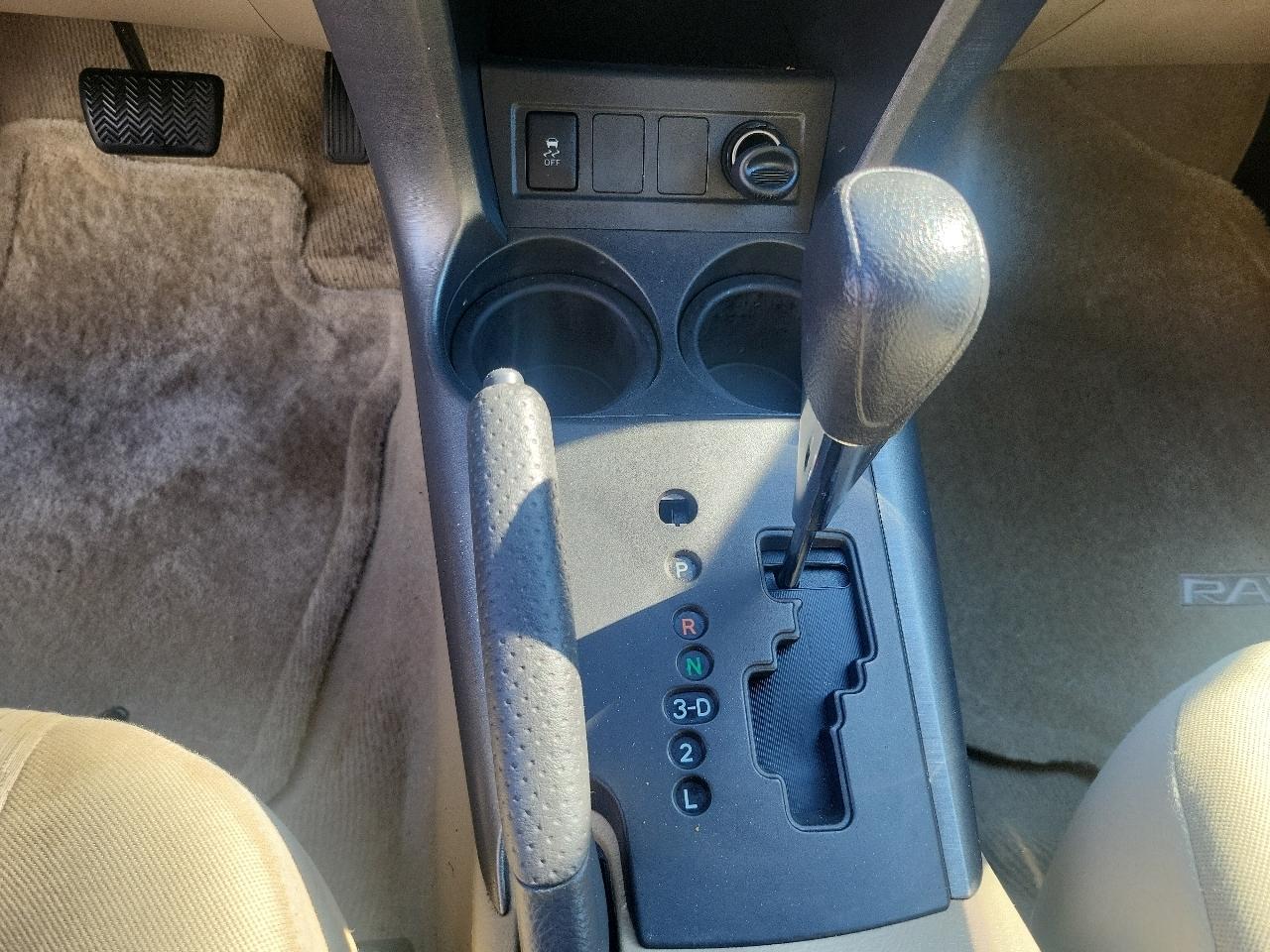 Toyota RAV4 4WD 4dr 4-cyl 4-Spd AT (Natl) 2011