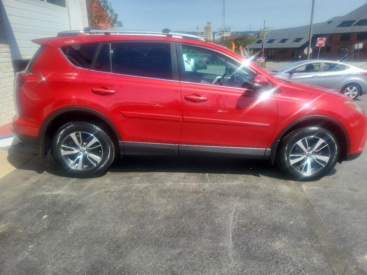 Toyota RAV4 AWD 4dr XLE (Natl) 2016