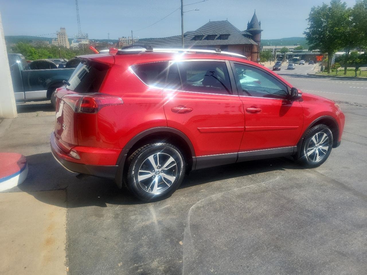 Toyota RAV4 AWD 4dr XLE (Natl) 2016
