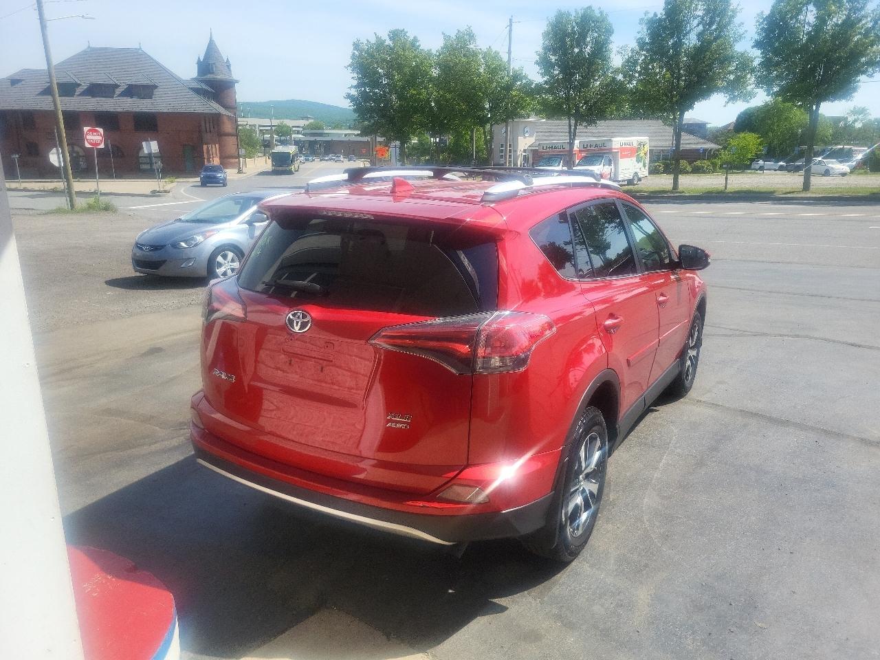 Toyota RAV4 AWD 4dr XLE (Natl) 2016
